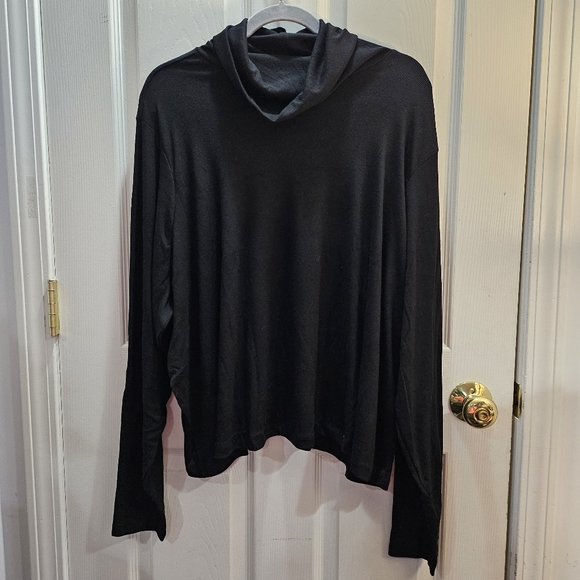 NWT Old Navy Black Ultralite Ribbed Long Sleeve Turtleneck Activewear Top 4X - Picture 1 of 3